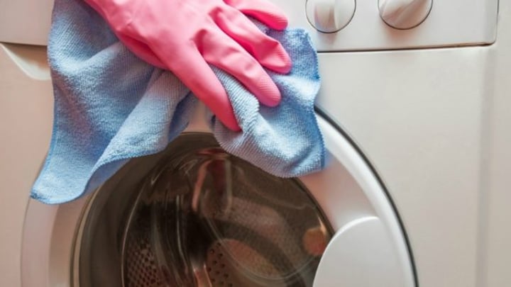 How to Care for and Descale Your Washing Machine with White Vinegar