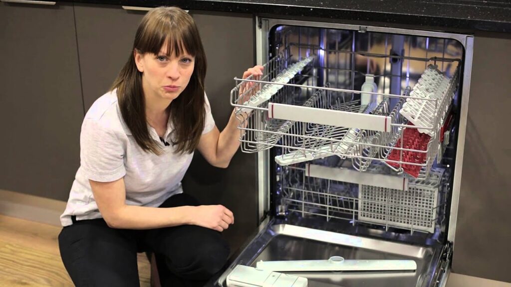 How to Clean and Replace the Washing Arms of a Dishwasher
