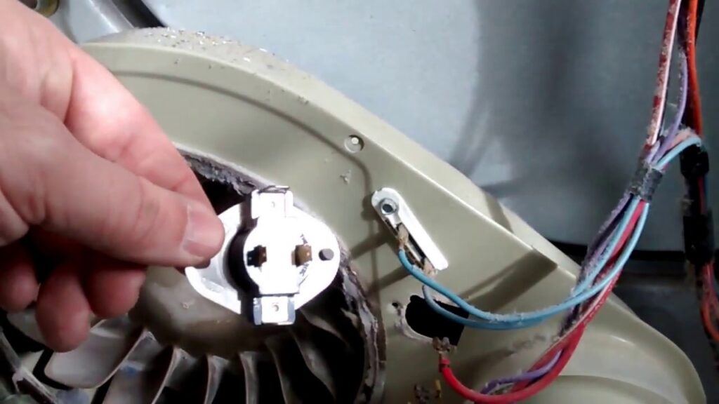 How to Test and Change the Thermostat of a Dryer
