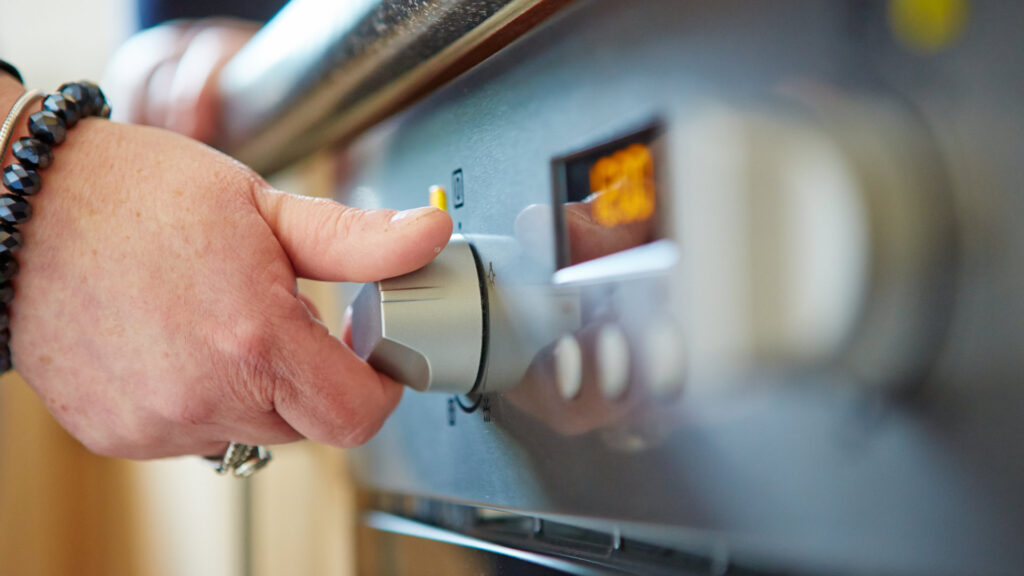 How to Change the Switch Knob of an Oven